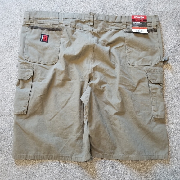 Wrangler Riggs Cargo Shorts~size 52 - Picture 7 of 14